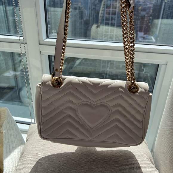 SOLD- AUTHENTIC Gucci Marmont Matelasse Mini in White - Picture 4 of 12